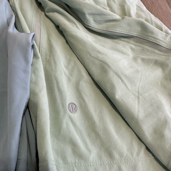 Lululemon - Picture 2 of 5